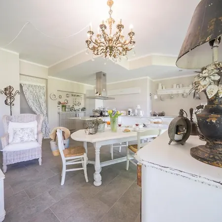 Bnbook Maison Charlotte Maggiore Lägenhet